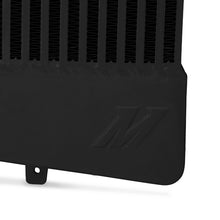 Cargar imagen en el visor de la galería, Mishimoto 08-10 Ford F-250/F-350/F-450/F-550 Super Duty 6.4L Powerstroke Intercooler Kit (negro)
