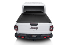 Cargar imagen en el visor de la galería, Rugged Ridge Armis Retractable Locking Bed Cover 20-21 JT