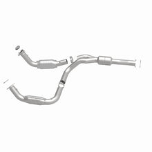 Cargar imagen en el visor de la galería, Magnaflow Conv DF 2011-2012 EXPRESS 2500 6.0L 6.0L Underbody