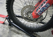 Cargar imagen en el visor de la galería, N-Fab Bed Mounted Tire Carrier Universal - Tex. Black - Black Strap