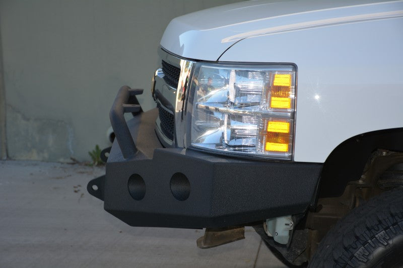 Parachoques delantero DV8 Offroad 07-13 Chevrolet Silverado 1500 - Recubrimiento en polvo negro