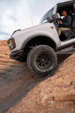 Cargar imagen en el visor de la galería, ICON Rebound Pro 17x8.5 6x5.5 0mm Offset 4.75in BS 106.1mm Diámetro Rueda negra satinada