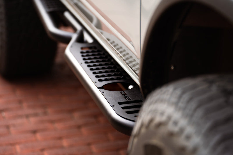 DV8 Offroad 21-22 Ford Bronco OE Plus Series Pasos laterales