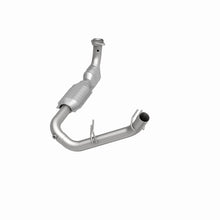 Cargar imagen en el visor de la galería, MagnaFlow Conv DF 97-98 Ford Trucks 5.4L
