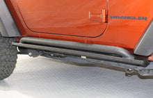 Cargar imagen en el visor de la galería, Fishbone Offroad 07-18 Jeep Wrangler JK 2 puertas Rubicon Steel Rock Slider - Pintura en polvo texturizada negra