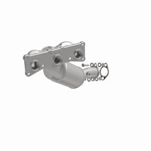 Cargar imagen en el visor de la galería, MagnaFlow Converter Direct Fit California Grade 09-10 BMW 528i L6 3.0L