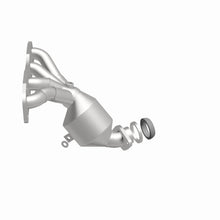 Cargar imagen en el visor de la galería, MagnaFlow Conv Direct Fit 09-14 Sentra 2.0L Manifold