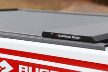 Cargar imagen en el visor de la galería, Rugged Ridge Armis Retractable Locking Bed Cover 20-21 JT