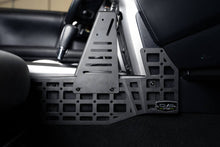 Cargar imagen en el visor de la galería, DV8 Offroad 10-23 Toyota 4Runner Consola central Paneles Molle y montaje de dispositivo