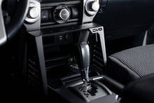 Cargar imagen en el visor de la galería, DV8 Offroad 10-23 Toyota 4Runner Consola central Paneles Molle y montaje de dispositivo