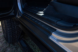 Bushwacker 2021 Ford Bronco 2 puertas Trail Armor Panel basculante - Negro
