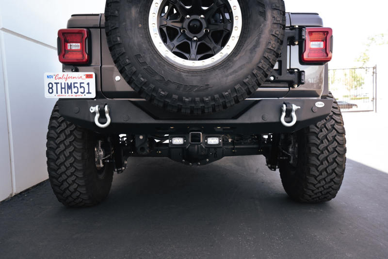DV8 Offroad 07-21 Jeep Wrangler (JK/JL) Enganche atornillable con luces