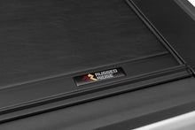 Cargar imagen en el visor de la galería, Rugged Ridge Armis Retractable Locking Bed Cover 20-21 JT
