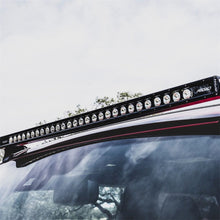 Cargar imagen en el visor de la galería, Ford Racing 2021+ Ford Bronco Kit de barra de luces LED todoterreno montada en techo rígido de 40 pulgadas