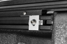 Cargar imagen en el visor de la galería, Rugged Ridge Armis Retractable Locking Bed Cover 20-21 JT