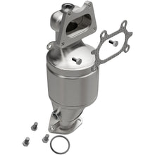 Cargar imagen en el visor de la galería, MagnaFlow Conv DF 04-07 Saturn VUE 3.5L Front