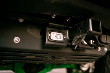 Cargar imagen en el visor de la galería, DV8 Offroad 07-21 Jeep Wrangler (JK/JL) Enganche atornillable con luces