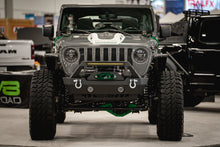 Cargar imagen en el visor de la galería, Capó de dispersión de calor DV8 Offroad 18+ Jeep JL - Imprimación negra