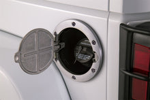 Cargar imagen en el visor de la galería, AMP Research 2007-2017 Jeep Wrangler JK 2/4 puerta puerta de combustible - cepillado