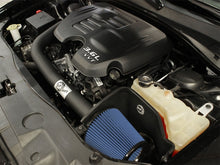 Cargar imagen en el visor de la galería, Admisiones aFe MagnumFORCE Stage-2 Pro 5R 11-13 Dodge Challenger/Charger/Chrysler 300 V6 3.6L (negro)