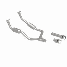 Cargar imagen en el visor de la galería, MagnaFlow Conv Direct Fit 90-93 Land Rover Range Rover 3.9L V8