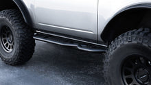 Cargar imagen en el visor de la galería, DV8 Offroad 21-23 Ford Bronco OE Plus Pasos laterales de 2 puertas