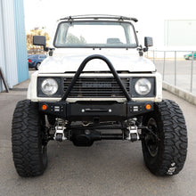 Cargar imagen en el visor de la galería, 86-95 Suzuki Samurai Front Bumpers - 0-1 Inch Winch Plate Short Ends Single Bend Stinger Black Powder Coat Low Range Off Road