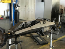 Load image into Gallery viewer, F-250/F-350 Super Duty Dana 60 Axle Truss and Steering Mount 05-Present Motobilt