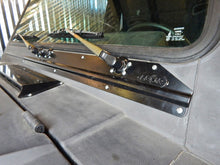 Cargar imagen en el visor de la galería, Samurai Windshield Wiper Brace Hardtop 86-95 Samurai SJ413 82- 85 SJ410 Low Range Off Road