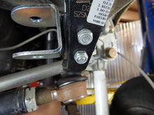 Cargar imagen en el visor de la galería, Suzuki Samurai Steering Stabilizer Bracket for 3 Inch Drop Pitman Arm Right Hand For 86-95 Suzuki Samurai Low Range Off Road