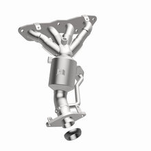 Cargar imagen en el visor de la galería, MagnaFlow OEM Grade 12-17 Toyota Prius C Federal / EPA Compliant Manifold Catalytic Converter
