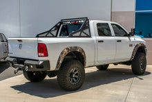 Cargar imagen en el visor de la galería, DV8 Offroad 10-18 Ram 2500/3500 Perno en bastidor Chase