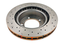 Cargar imagen en el visor de la galería, DBA 07+ Toyota Landcruiser Serie 200 Rotor delantero perforado y ranurado Serie 4000