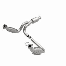 Cargar imagen en el visor de la galería, MagnaFlow Conv Direct Fit 10-13 GMC Sierra 1500 V6 4.3L