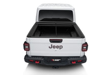 Cargar imagen en el visor de la galería, Rugged Ridge Armis Retractable Locking Bed Cover 20-21 JT