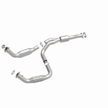 Cargar imagen en el visor de la galería, Magnaflow Conv DF 2011-2012 EXPRESS 2500 6.0L 6.0L Underbody