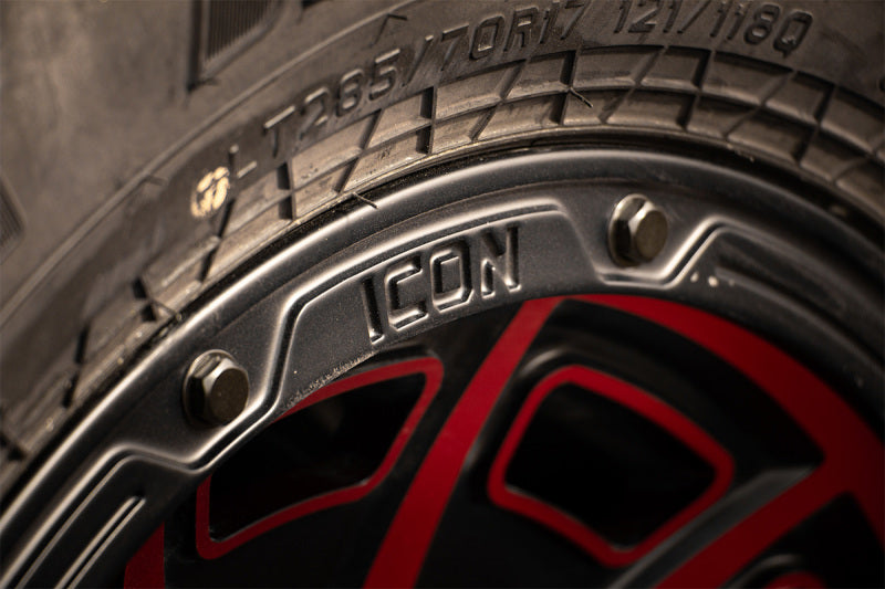 ICON Victory 17x8.5 5x5 -6mm Offset 4.5in BS Negro satinado con rueda de tinte rojo