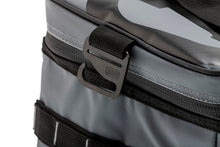 Cargar imagen en el visor de la galería, Bolsa térmica ARB de carbón con detalles rojos, 15 pulgadas de largo x 11 pulgadas de ancho x 9 pulgadas de alto, capacidad para 22 latas