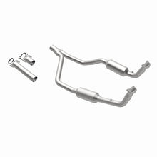 Cargar imagen en el visor de la galería, MagnaFlow Conv Direct Fit 90-93 Land Rover Range Rover 3.9L V8