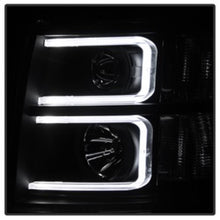 Cargar imagen en el visor de la galería, Xtune Chevy Silverado 1500/2500/3500 07-13 Projector Headlights Black PRO-JH-CS07-LED-BK