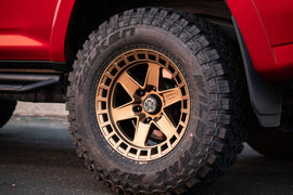 ICON Raider 17x8.5 6x120 0mm Offset 4.75in BS Rueda de latón satinado