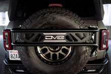 Cargar imagen en el visor de la galería, DV8 Offroad 21-23 Ford Bronco Protector de llanta de repuesto y soporte para accesorios