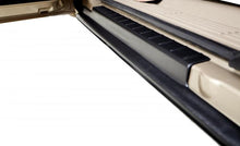 Cargar imagen en el visor de la galería, Bushwacker 99-06 Chevy Silverado 1500 Crew Cab Trail Armor Panel basculante y cubierta de placa de umbral, color negro