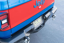 Cargar imagen en el visor de la galería, Parachoques trasero DV8 Offroad 20-23 Jeep Gladiator JT Spec Series