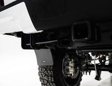 Cargar imagen en el visor de la galería, Bushwacker 14-18 GMC Sierra 1500 Trail Armor Guardabarros traseros (se adapta a bengalas estilo bolsillo)