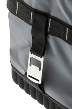 Cargar imagen en el visor de la galería, Bolsa térmica ARB de carbón con detalles rojos, 15 pulgadas de largo x 11 pulgadas de ancho x 9 pulgadas de alto, capacidad para 22 latas