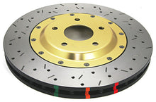 Cargar imagen en el visor de la galería, DBA 97-04 Corvette C5/C6 Rotor delantero perforado y ranurado Serie 5000 de 2 piezas ensamblado con sombrero dorado
