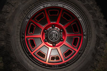 Cargar imagen en el visor de la galería, ICON Victory 17x8.5 5x5 -6mm Offset 4.5in BS Negro satinado con rueda de tinte rojo