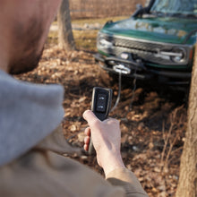 Cargar imagen en el visor de la galería, Ford Racing 2021 Ford Bronco WARN Kit de cabrestante