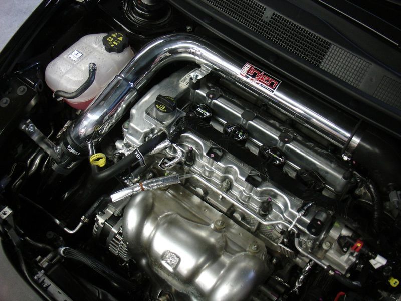 Entrada de aire frío pulida Injen 13 Dodge Dart 2.0L con MR Tech